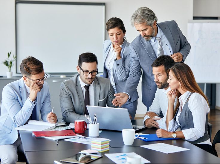 Person arbeitet mit tiefem Fokus